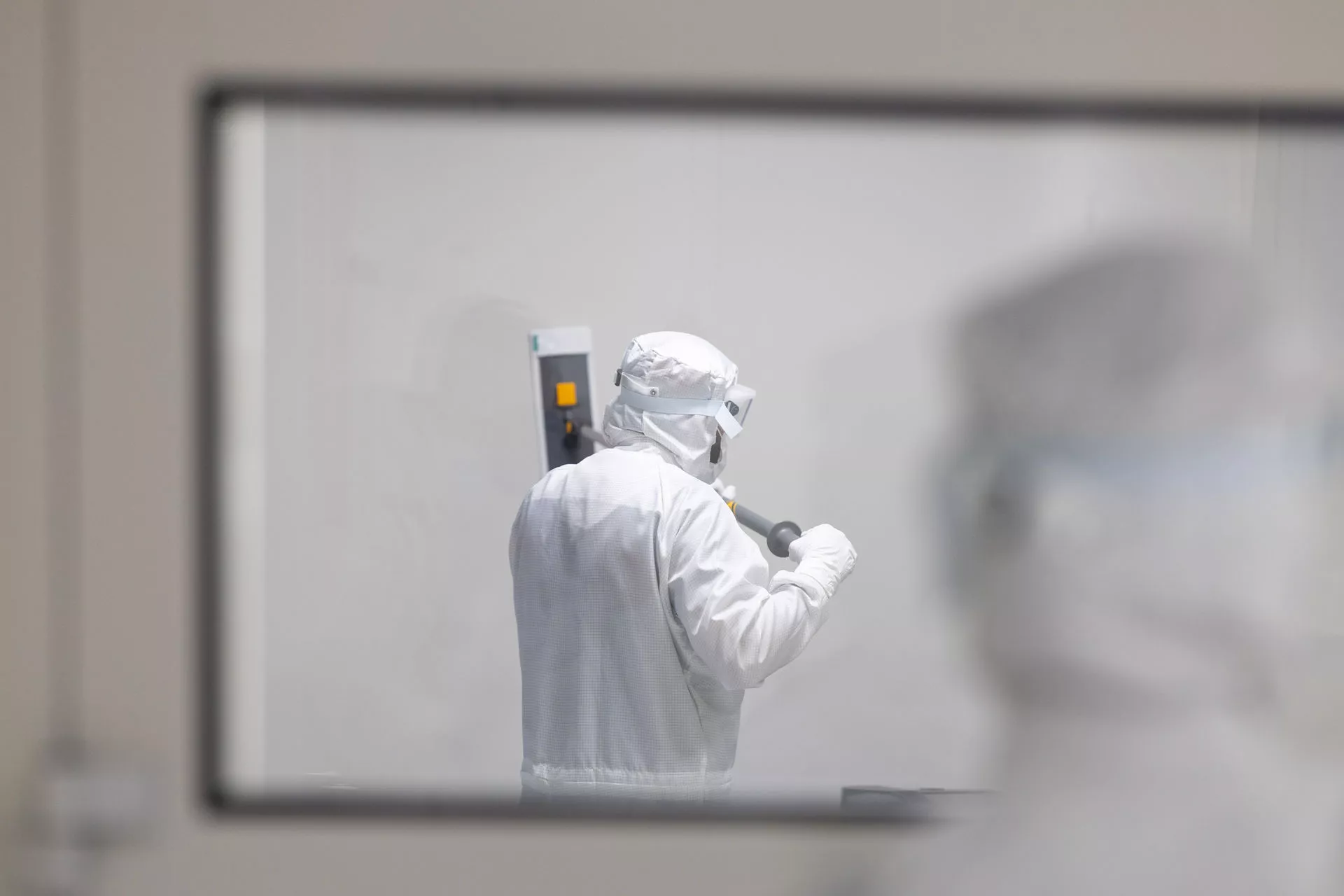 Afbeelding over Precision cleaning and disinfection for an impeccable cleanroom